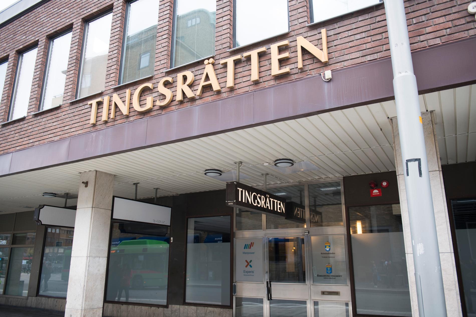 Två personer åtalas för en skottlossning i Eskilstuna i höstas. Arkivbild.