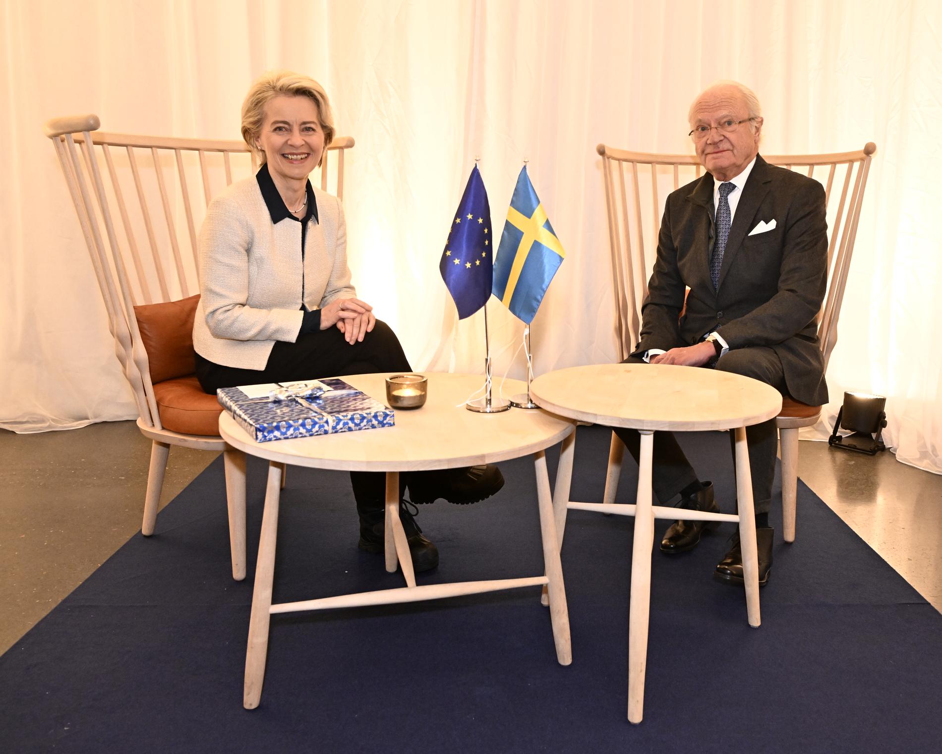 EU-kommissionens ordförande Ursula von der Leyen och Kung Carl Gustaf inför torsdagskvällens middag på Ishotellet Jukkasjärvi.