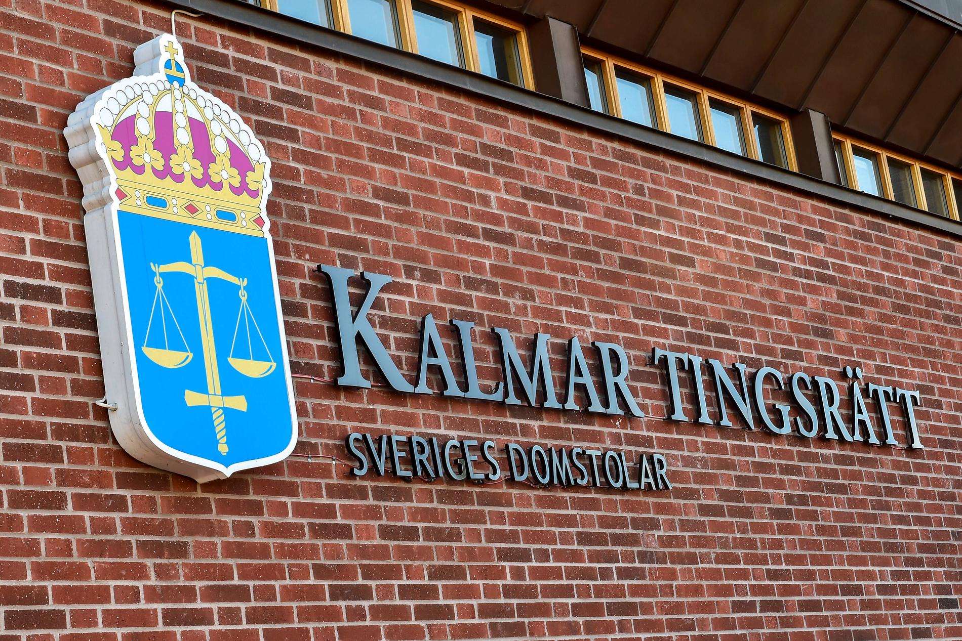 En 25-årig man döms i Kalmar tingsrätt till ett års fängelse för oaktsam våldtäkt, rapporterar lokala medier.