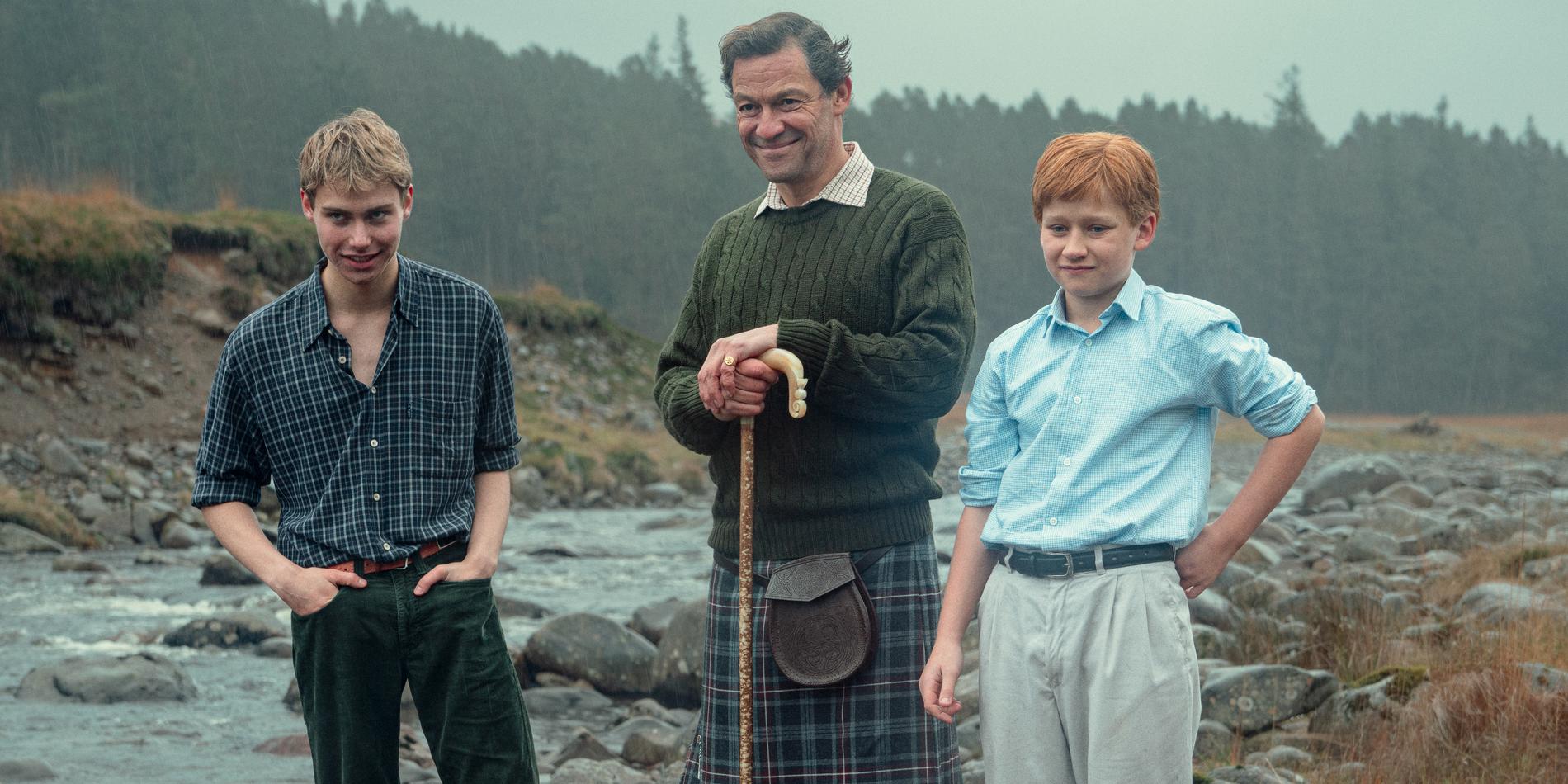 Netflix har i finalsäsongen av "The crown" återskapat den ikoniska bilden av prins Charles som poserar med sönerna i Skottland. Pressbild.