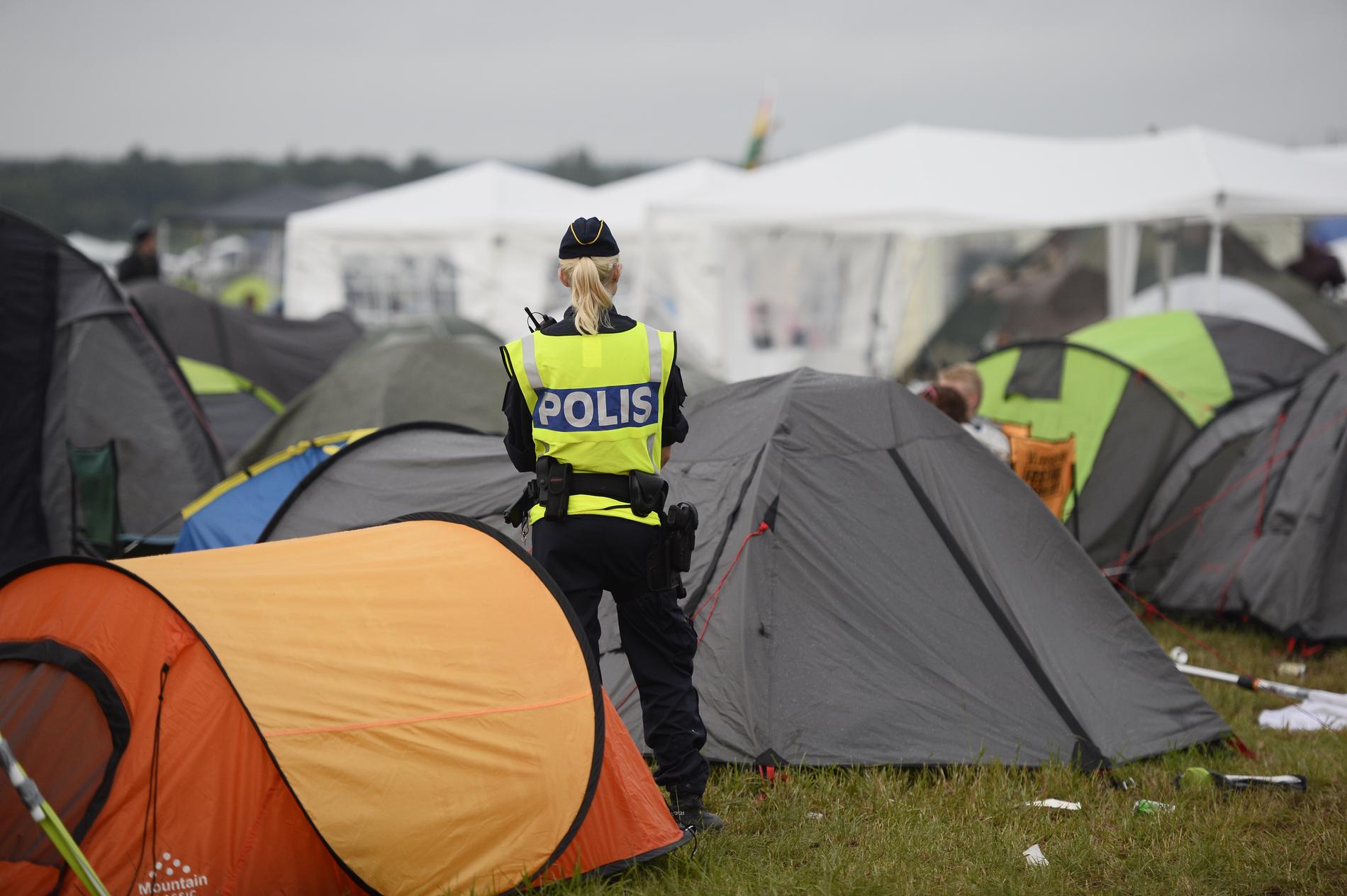 Polis på campingen vid Bråvallafestivalen förra året. Arkivbild.