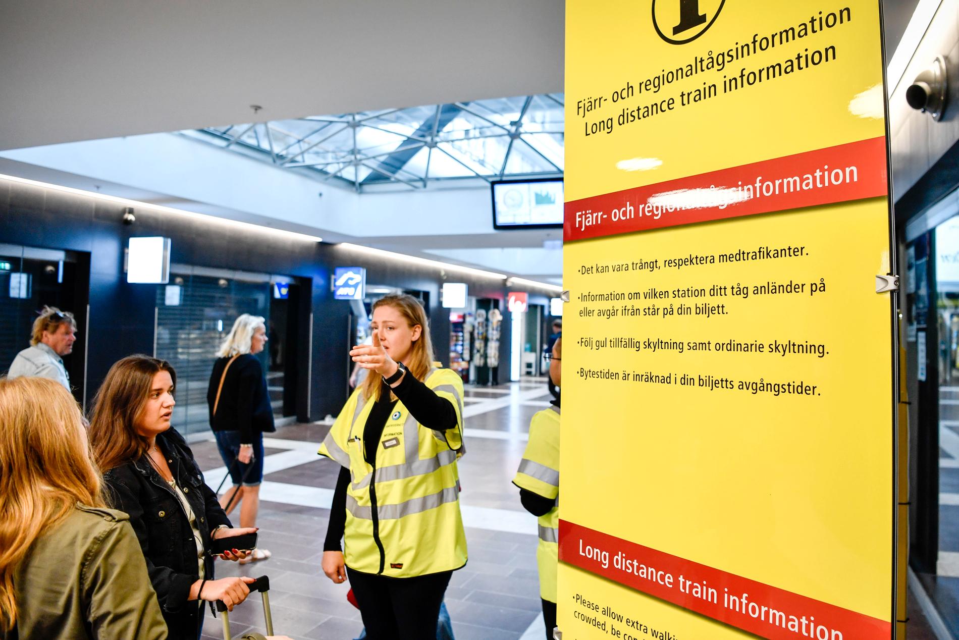 Under banarbetet blir Stockholm södra och Flemingsberg nya slutstationer, där resenärer kan kliva av och byta till pendeltåg för att ta sig in till Stockholm central.