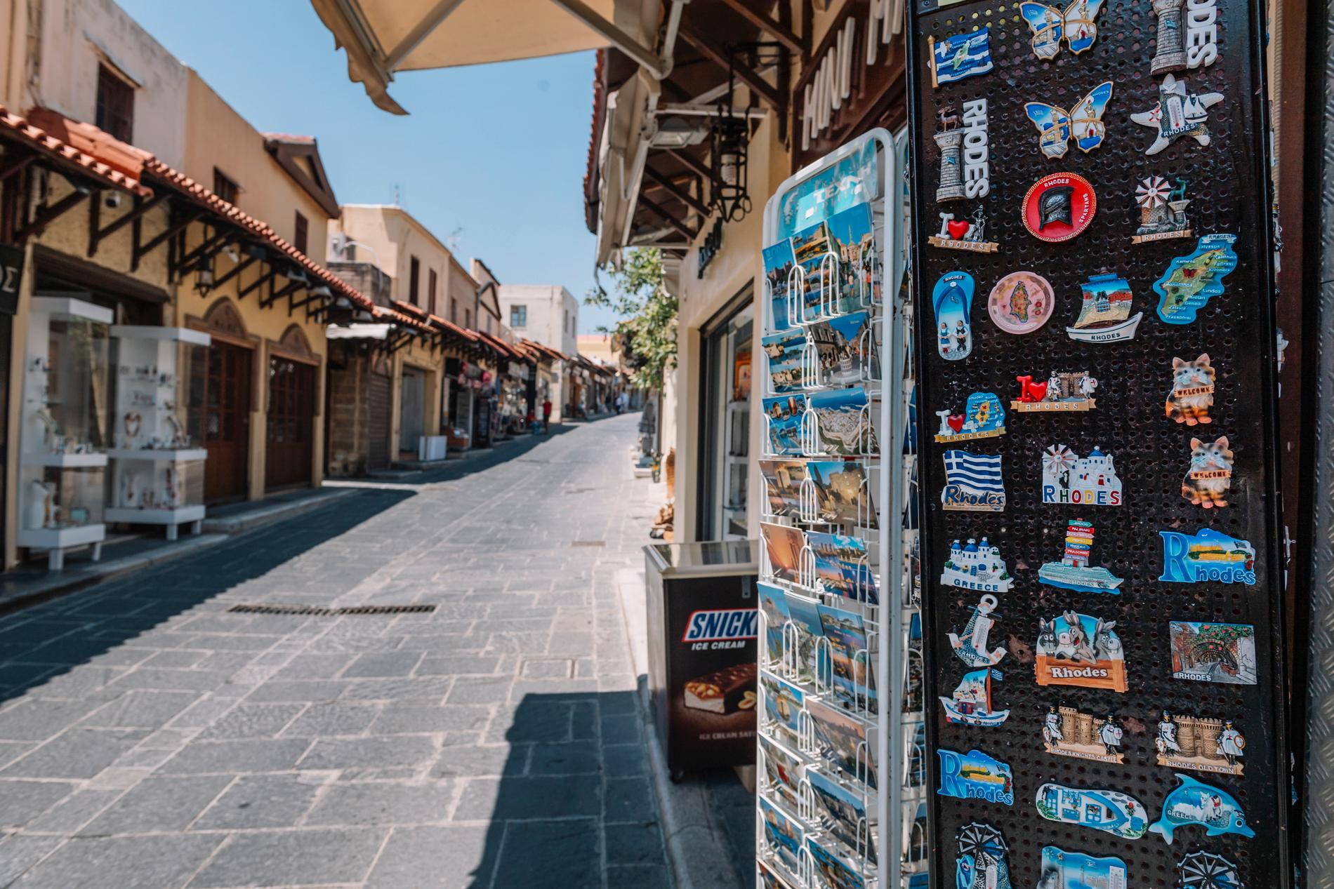 Ännu finns det plats för fler turister på gatorna på den grekiska semesterön Rhodos.