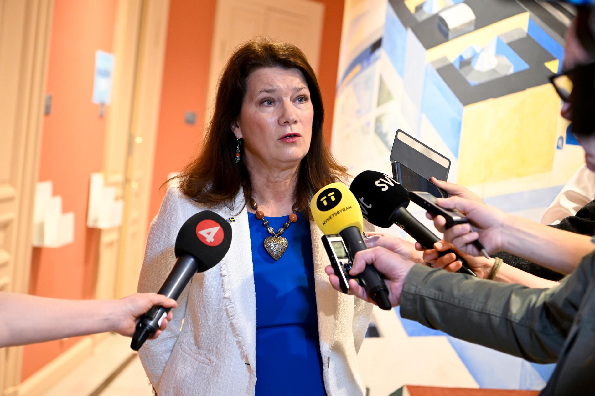 Den svenska regeringen säger ja till Ukraina och Moldavien som kandidatländer till EU, enligt utrikesminister Ann Linde(S).