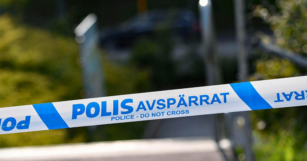 Polisen har spärrat av ett område vid Kungsbäck i Gävle, där en granat har hittats. 