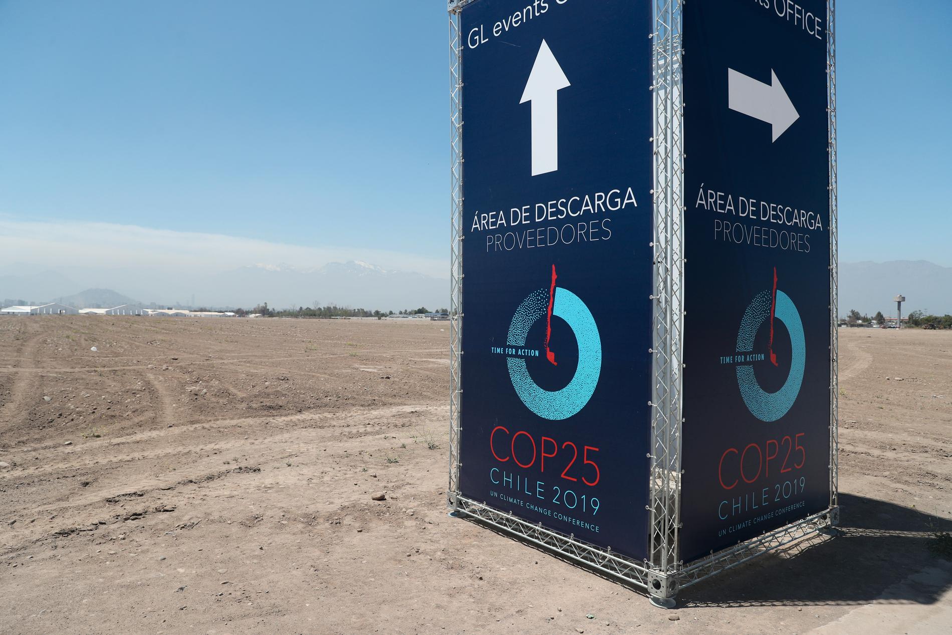 En av de skyltar som har hunnits sättas upp i Santiago inför klimatmötet COP25.