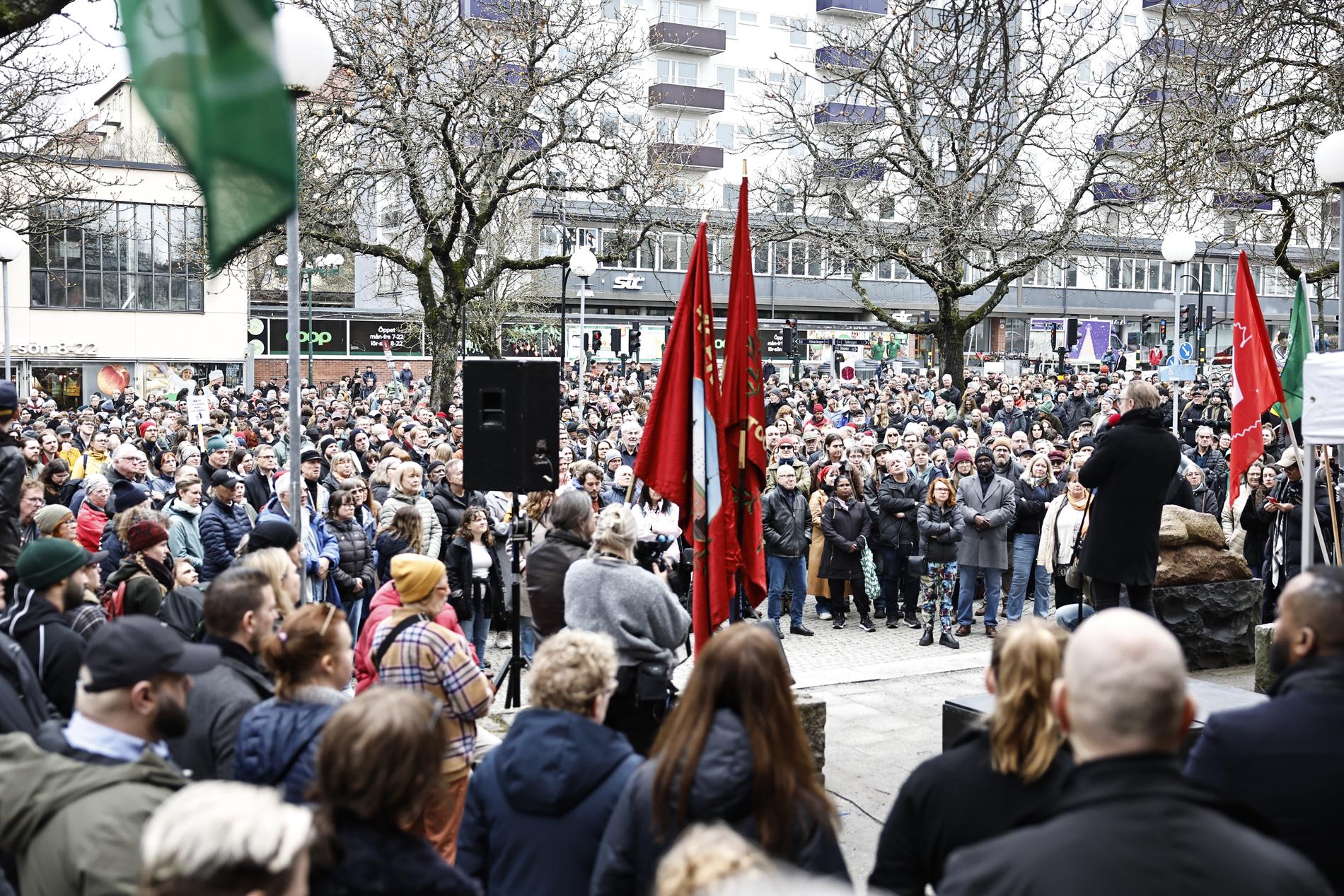 Tusentals samlades i Gubbängen i Stockholm.