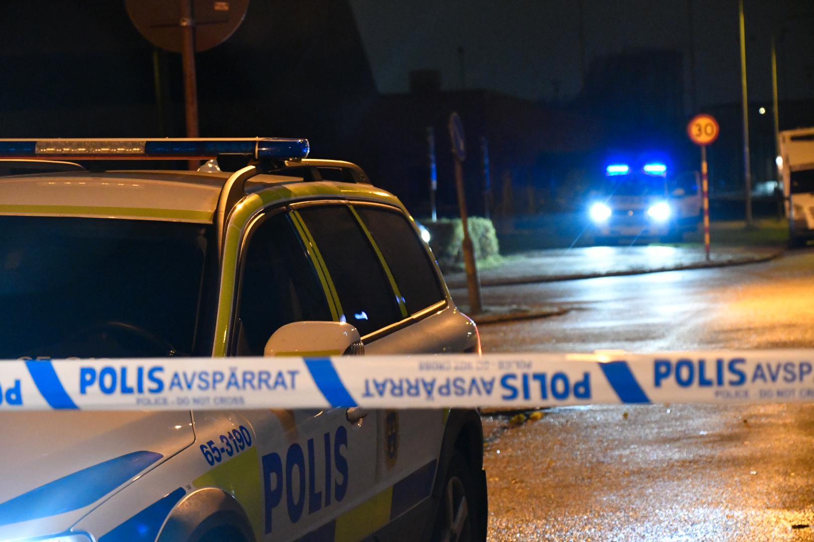 Polisen spärrade av ett större område i Malmö efter misstänkt explosion.
