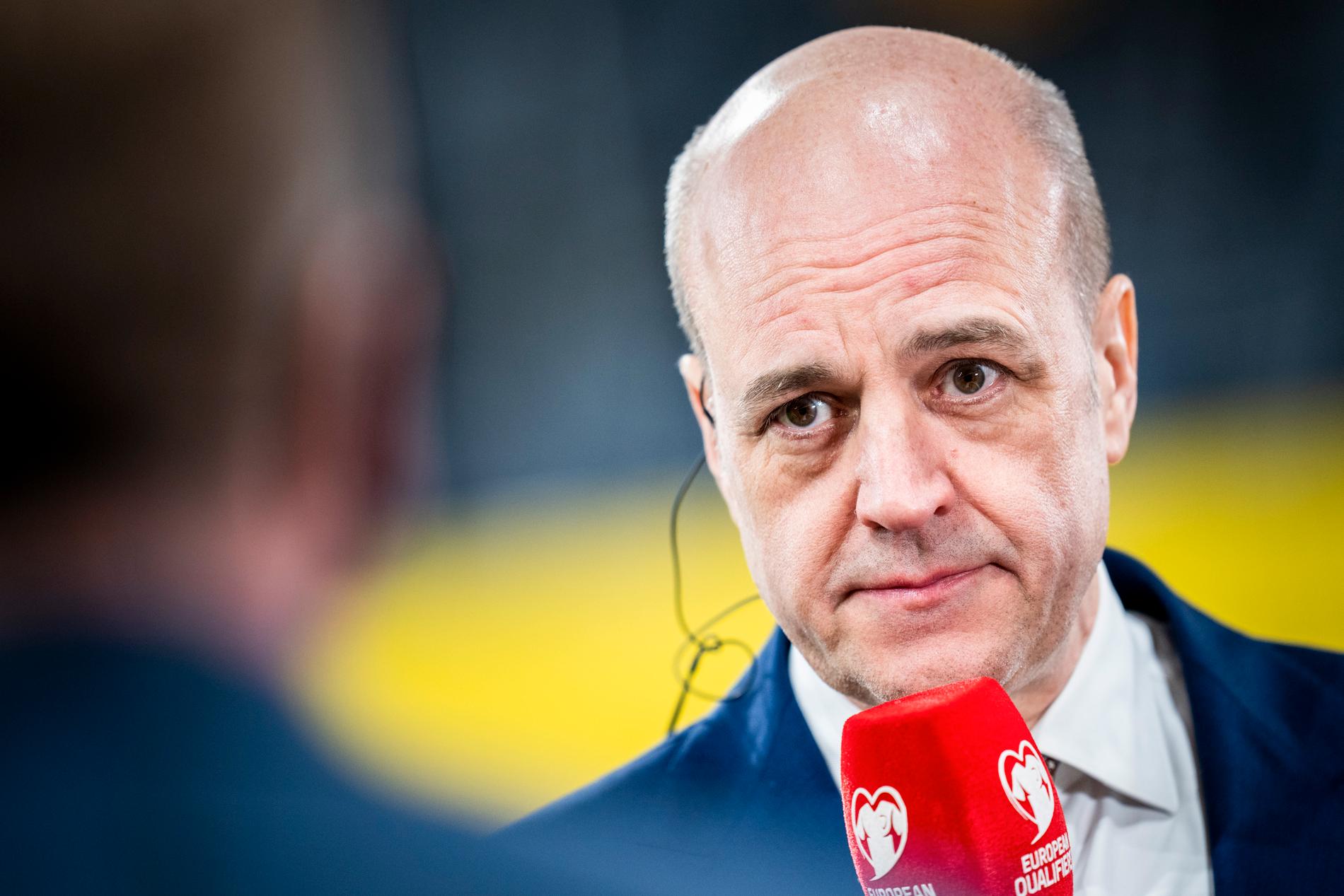 Fredrik Reinfeldt, ny ordförande i Svenska fotbollförbundet, har hörts med Lise Klaveness.