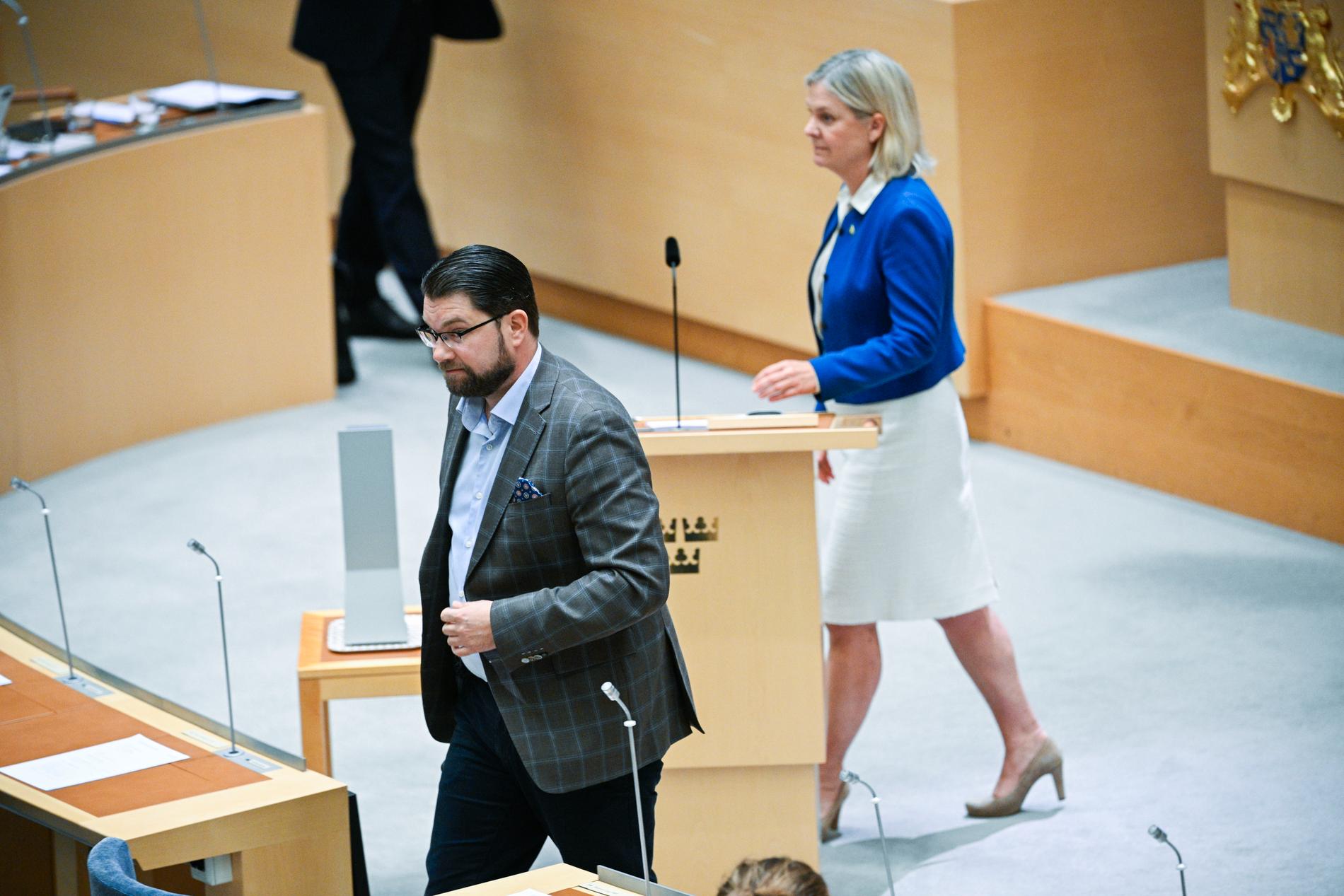 SD:s partiledare Jimmie Åkesson och S-ledare Magdalena Andersson under en debatt i riksdagen i september. 