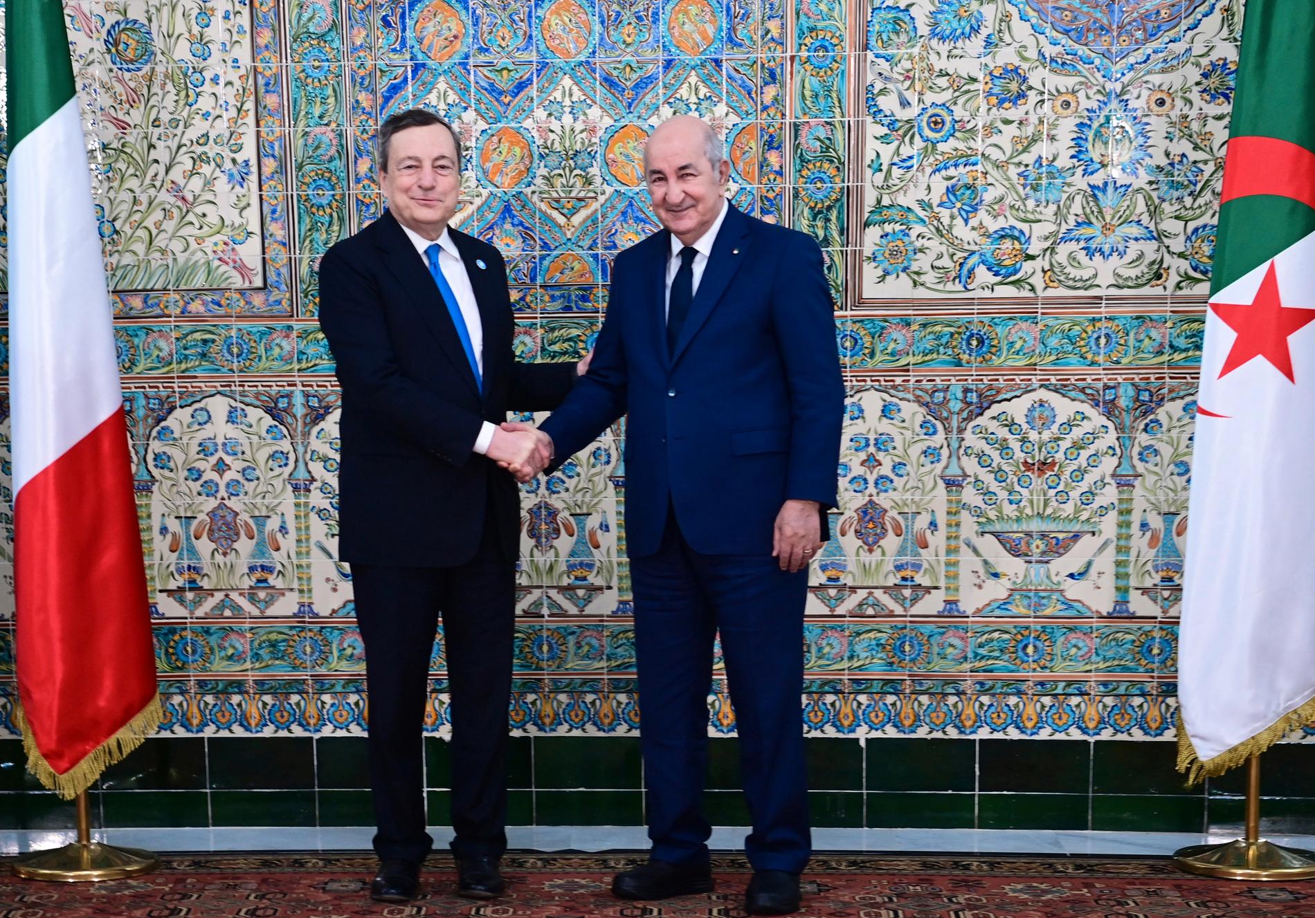 Algeriets president Abdelmadjid Tebboune tog emot premiärminister Mario Draghi i april för att skriva under ett gasavtal.