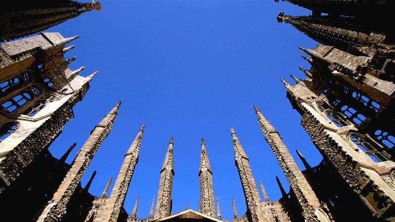 La Sagrada Familia lockar mer än två miljoner besökare varje år. Bygget påbörjades redan 1882 men är ännu inte klart.