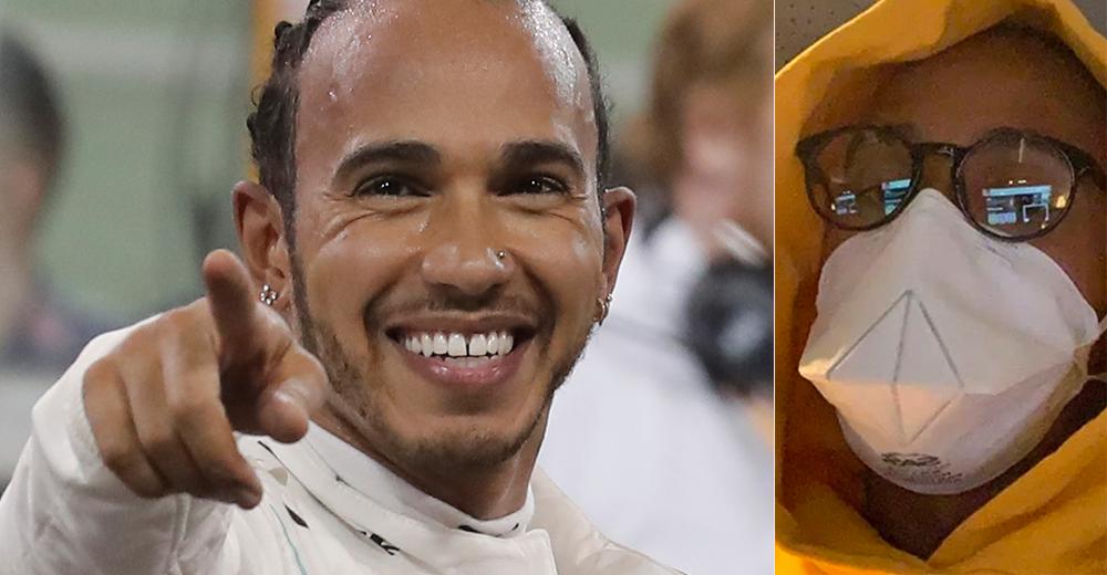 Lewis Hamilton använde munskydd vid sin senaste flygresa.