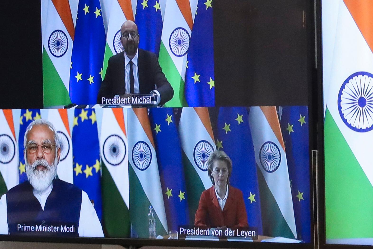 EU:s permanente rådsordförande Charles Michel (överst) och kommissionsordförande Ursula von der Leyen (till höger) håller webbtoppmöte med Indiens premiärminister Narendra Modi.