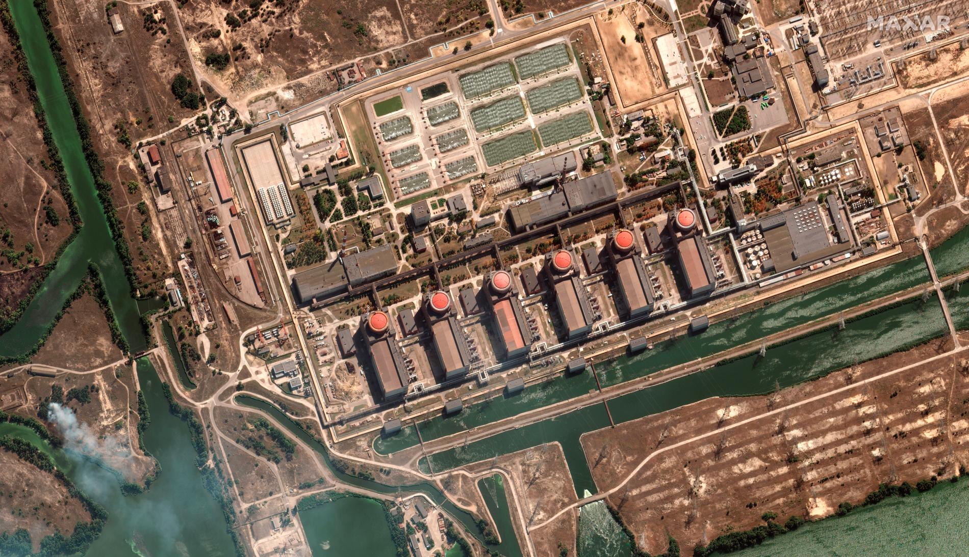 Två av IAEA:s inspektörer kommer att stanna kvar vid kärnkraftverket Zaporizjzja på "permanent basis" för att observera situationen på plats. Arkivbild.