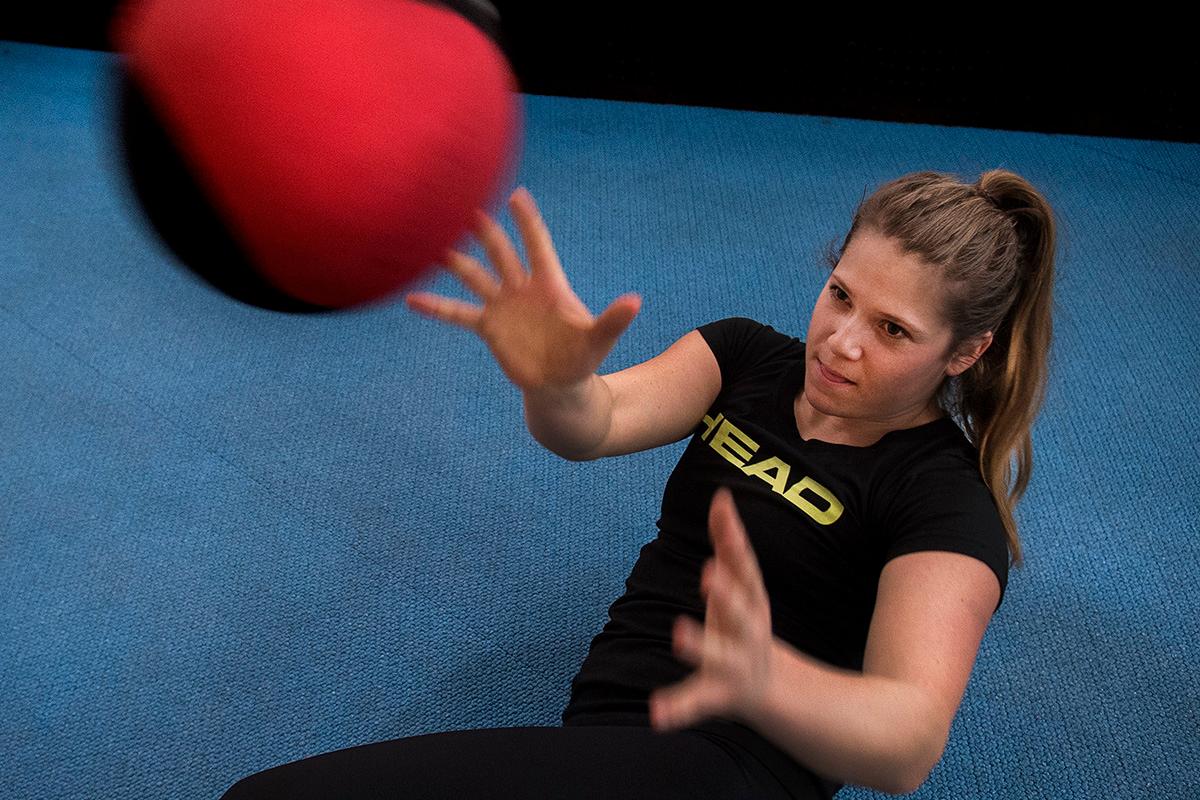 Sara Hector rehabtränar på Bosön för första gången sedan kraschen under en storslalomtävling i december 2015