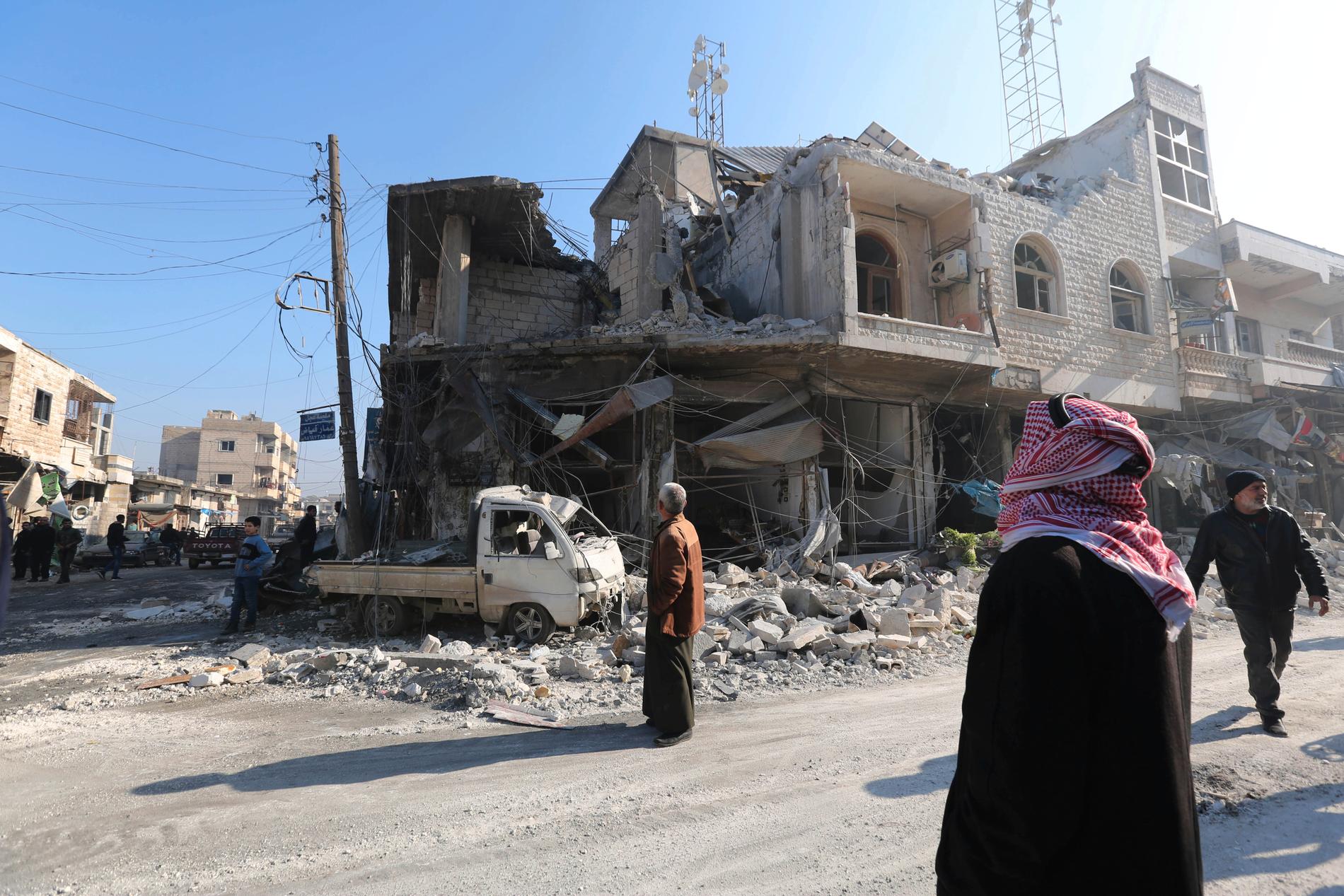 Rasmassor i den rebellkontrollerade orten Saraqeb efter ett flyganfall. Arkivbild från den 21 december.