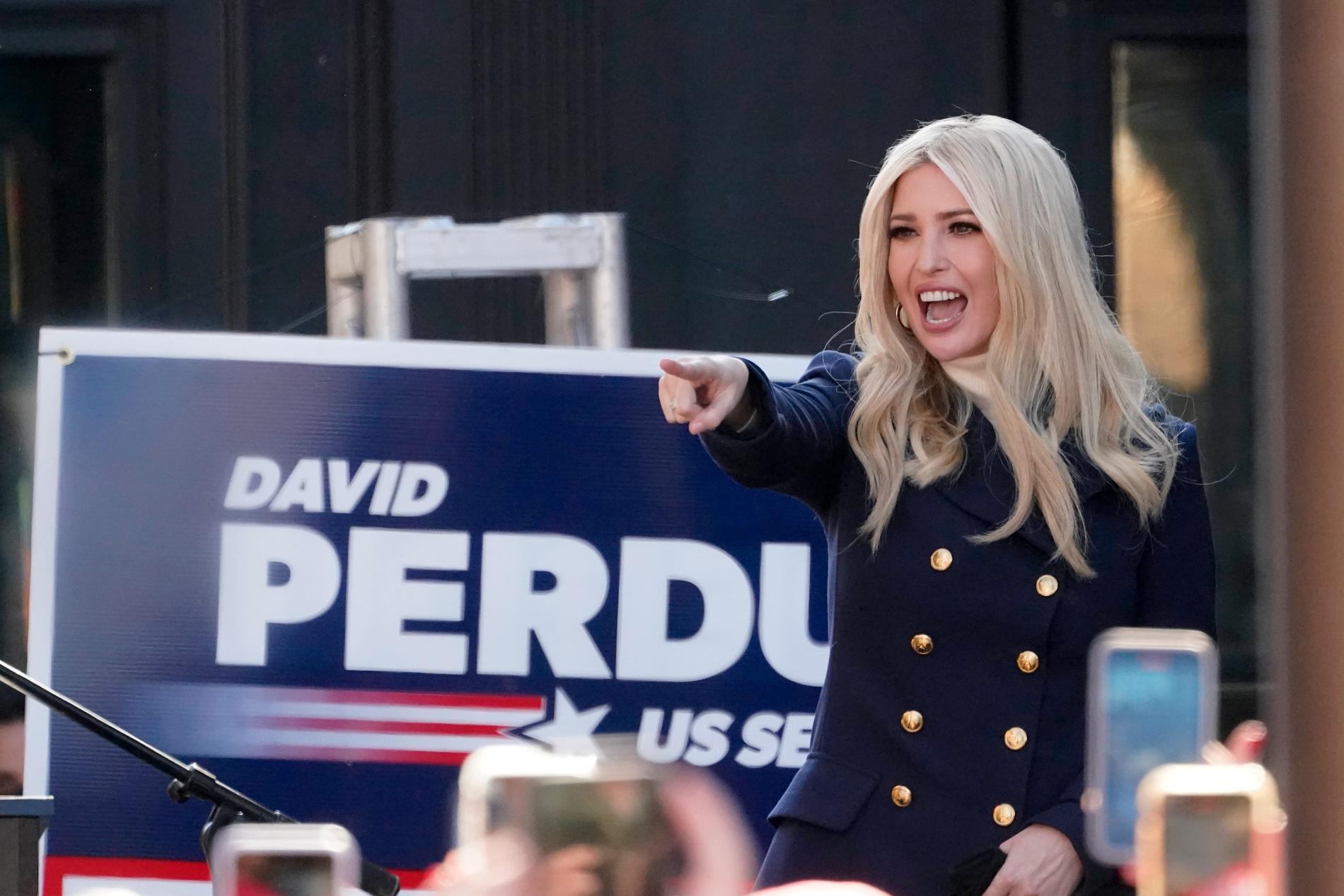 President Donald Trumps dotter Ivanka Trump kampanjar för de republikanska senatorerna Kelly Loeffler och David Perdue i Georgia.