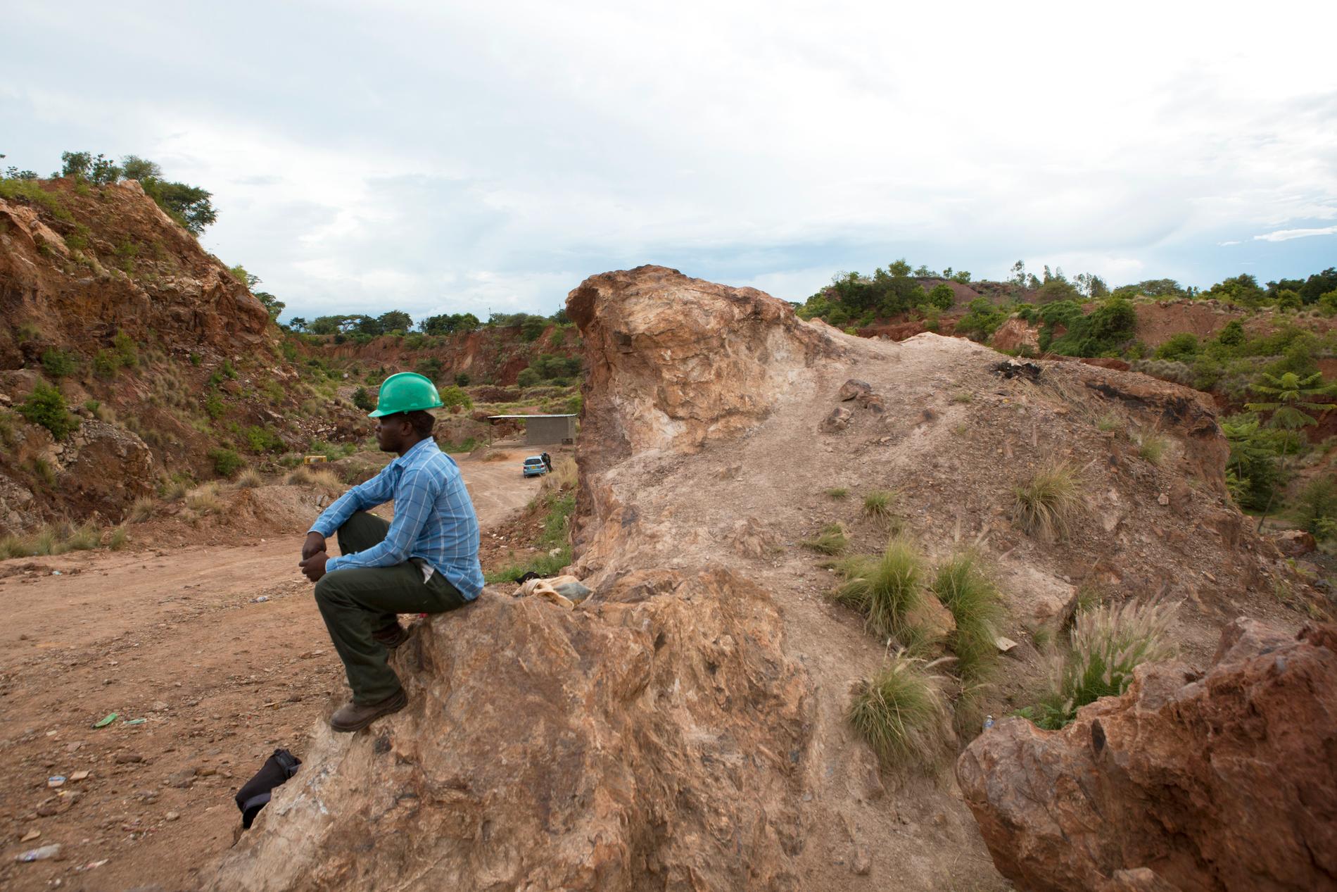 En gruvarbetare i Kwekwe i Zimbabwe efter en annan gruvolycka som inträffade där i februari. Arkivbild.