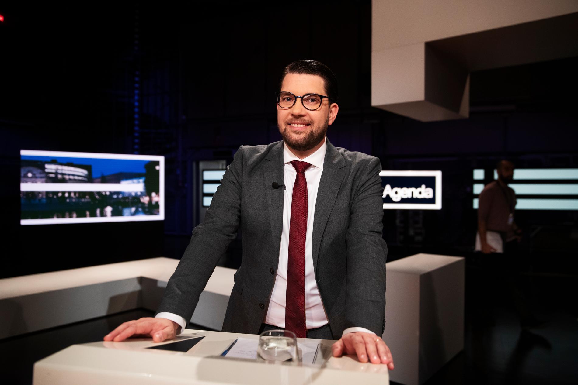 Jimmie Åkesson representerar ett rasistiskt parti, men reaktionerna blev starka när Jonas Sjöstedt poängterade detta i söndagens partiledardebatt i Agenda i SVT. 