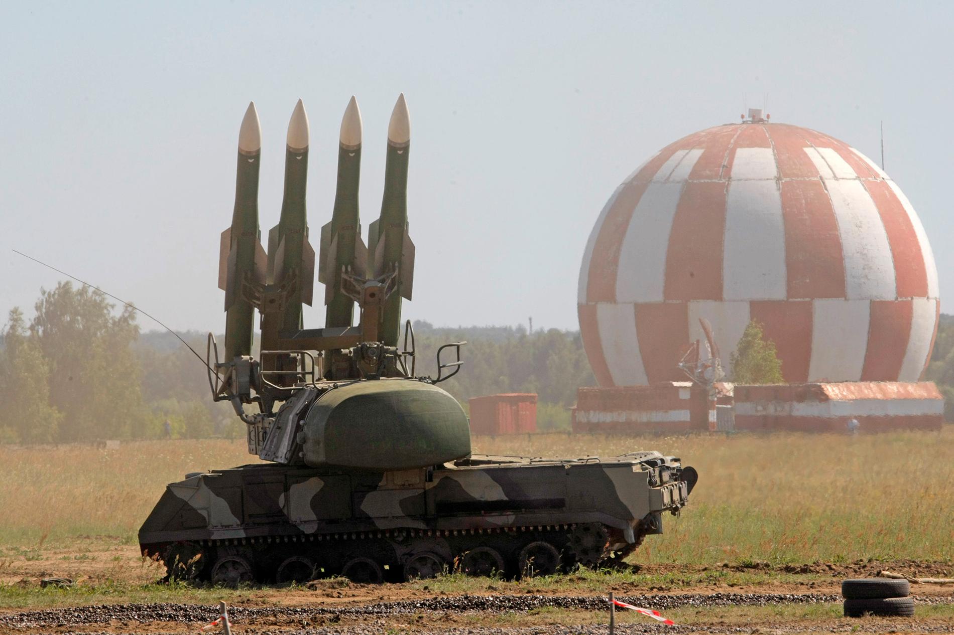 De rysktillverkade luftvärnsrobotarna Buk pekas ut för nedskjutningen av passagerarplanet MH17 över Ukraina i juli 2014. Robotarna finns i flera olika versioner, och innehas av såväl Ryssland som Ukraina och ryskvänliga separatister i Ukraina.