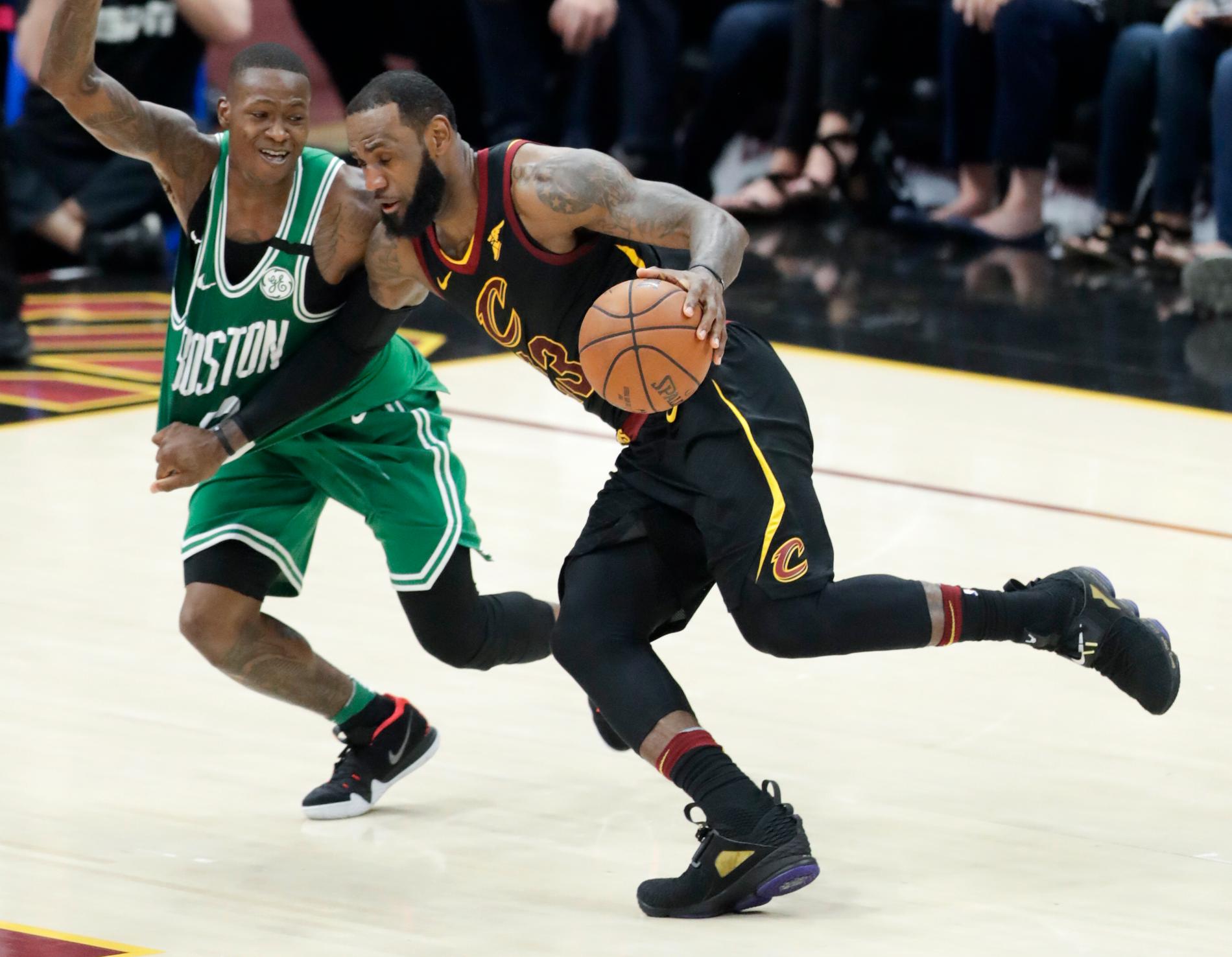 Boston lyckades inte stoppa Clevelands LeBron James i den fjärde NBA-semifinalen.