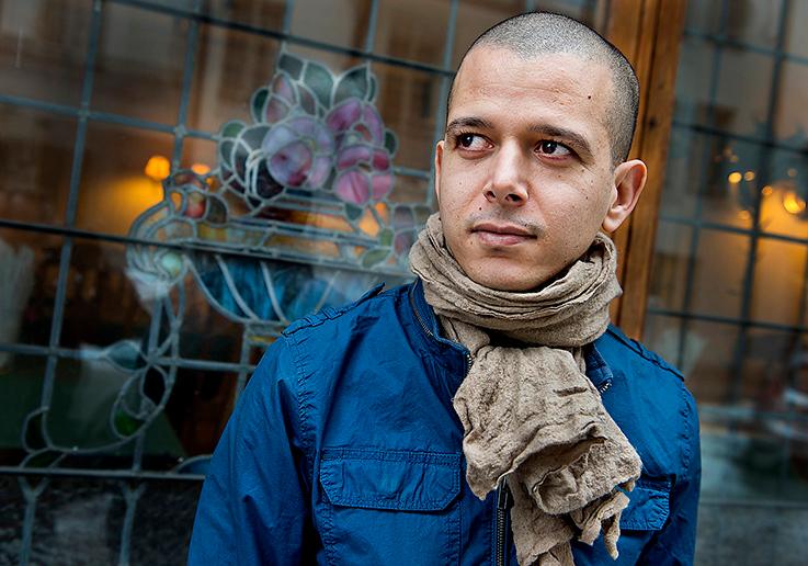 Abdellah Taïa, född i Salé 1973 i Rabat, Marocko, flyttade 1998 till Paris, Frankrike. Taïa har skrivit flera självbiografiska romaner och 2013 debuterade han som regissör.