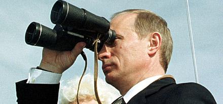 Putin blickar mot väst.