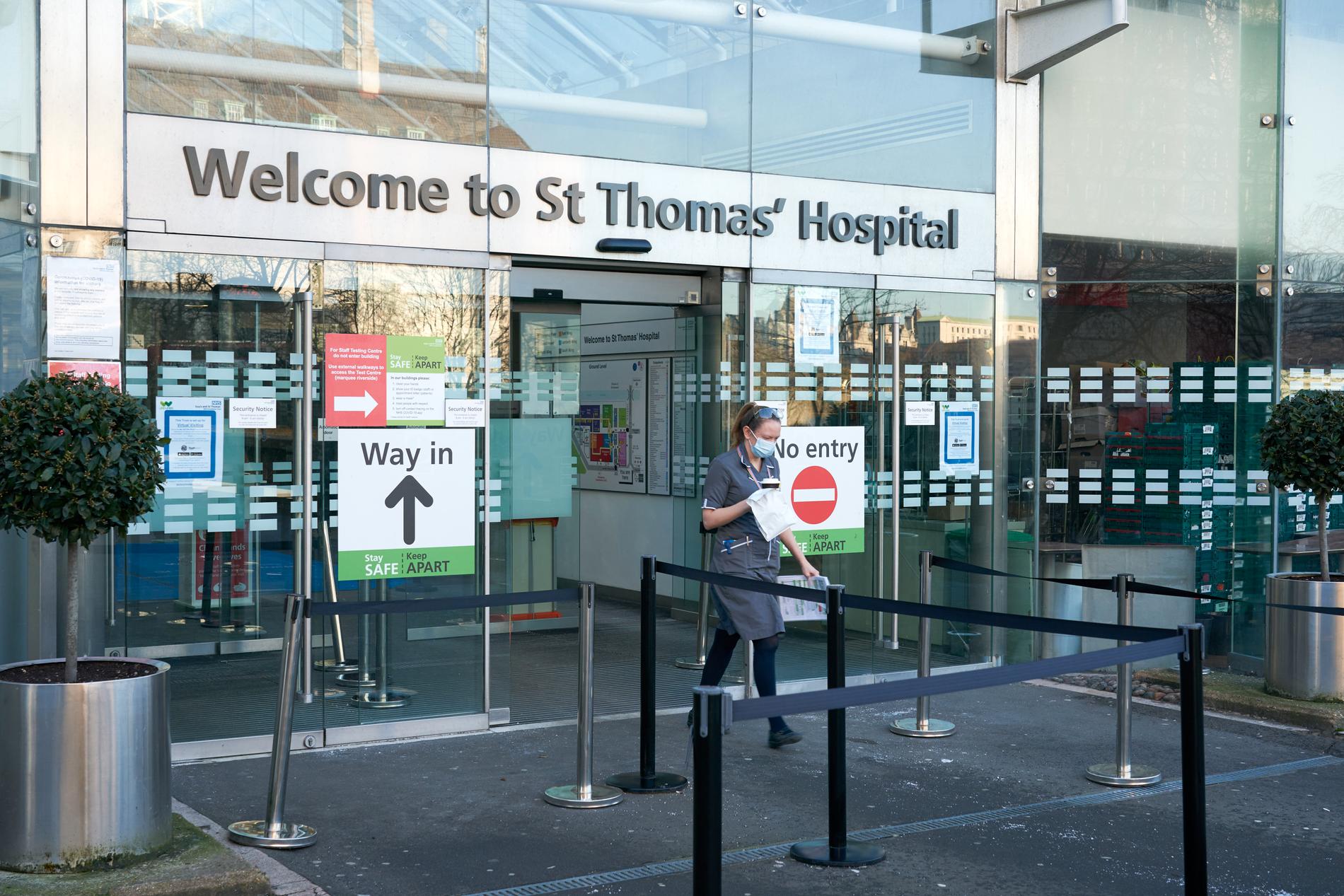 St Thomas's hospital i London är fullbelamrat av covidsjuka. 