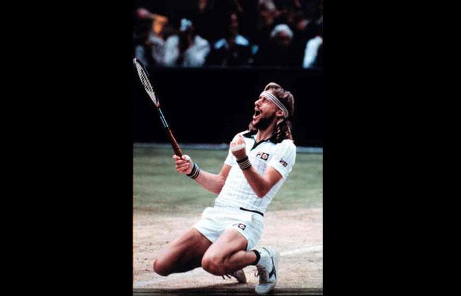 Björn Borg jublar efter att ha besegrat John McEnroe i wimbeldonfinalen.