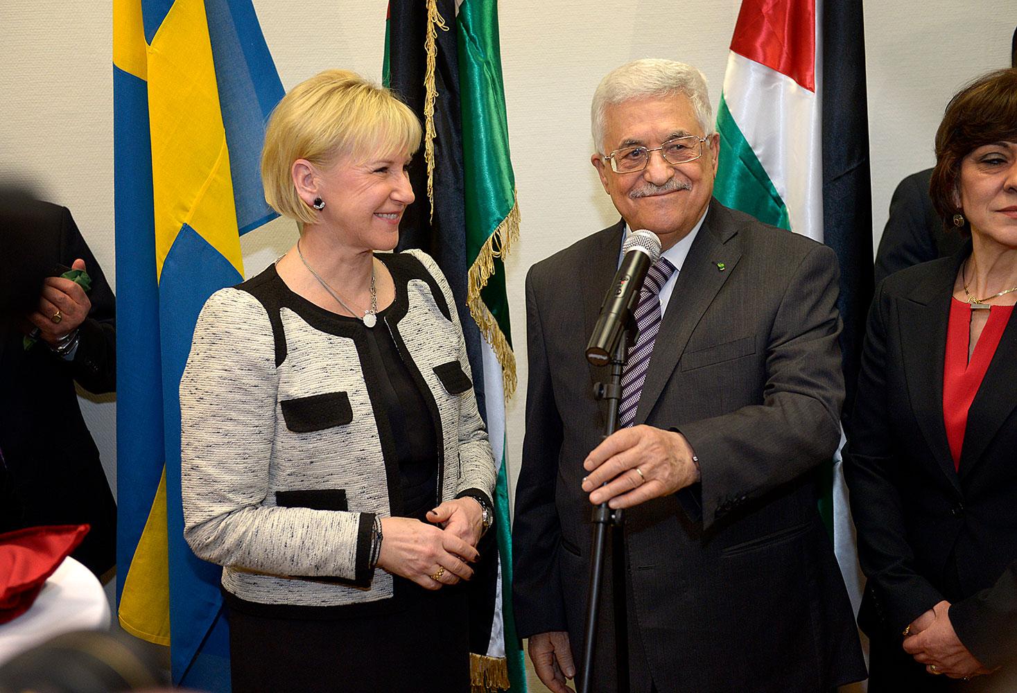 Abbas med Margot Wallsgtröm.