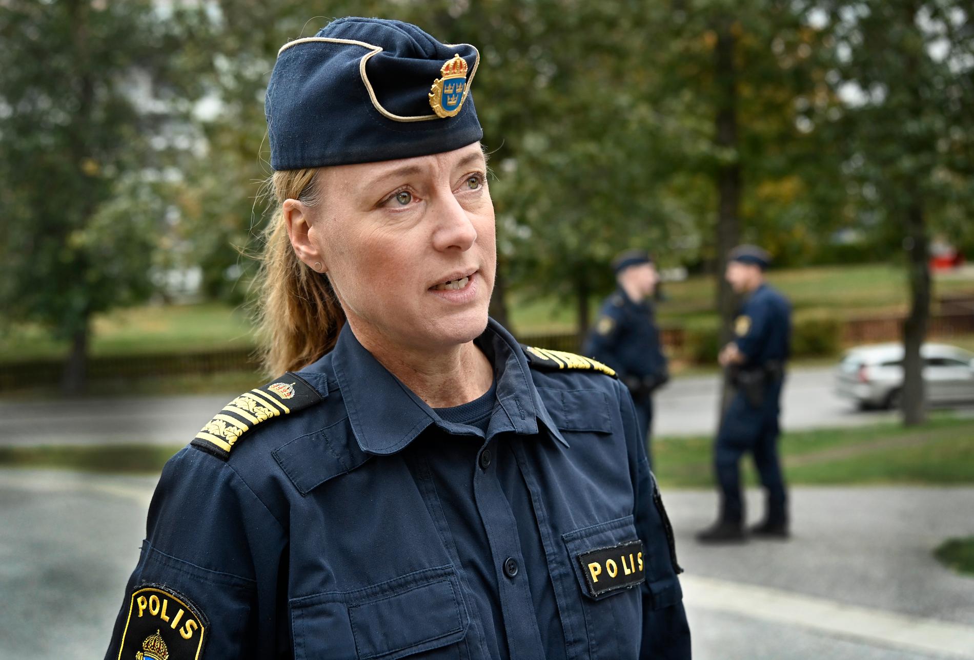 ”Jag önskar att man kunde göra andra livsval, att man såg andra värden än att dra sig till den kriminella miljön”, säger Catrine Kimerius Wikström, polisområdeschef på polisområde Stockholm syd.