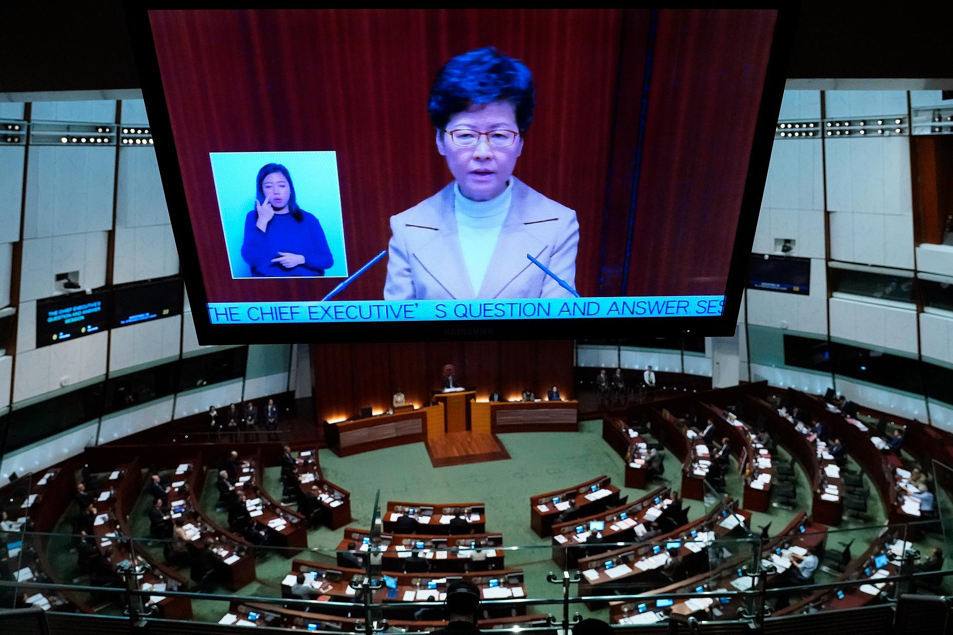 Hongkongs ledare Carrie Lam i parlamentet under torsdagens frågestund.