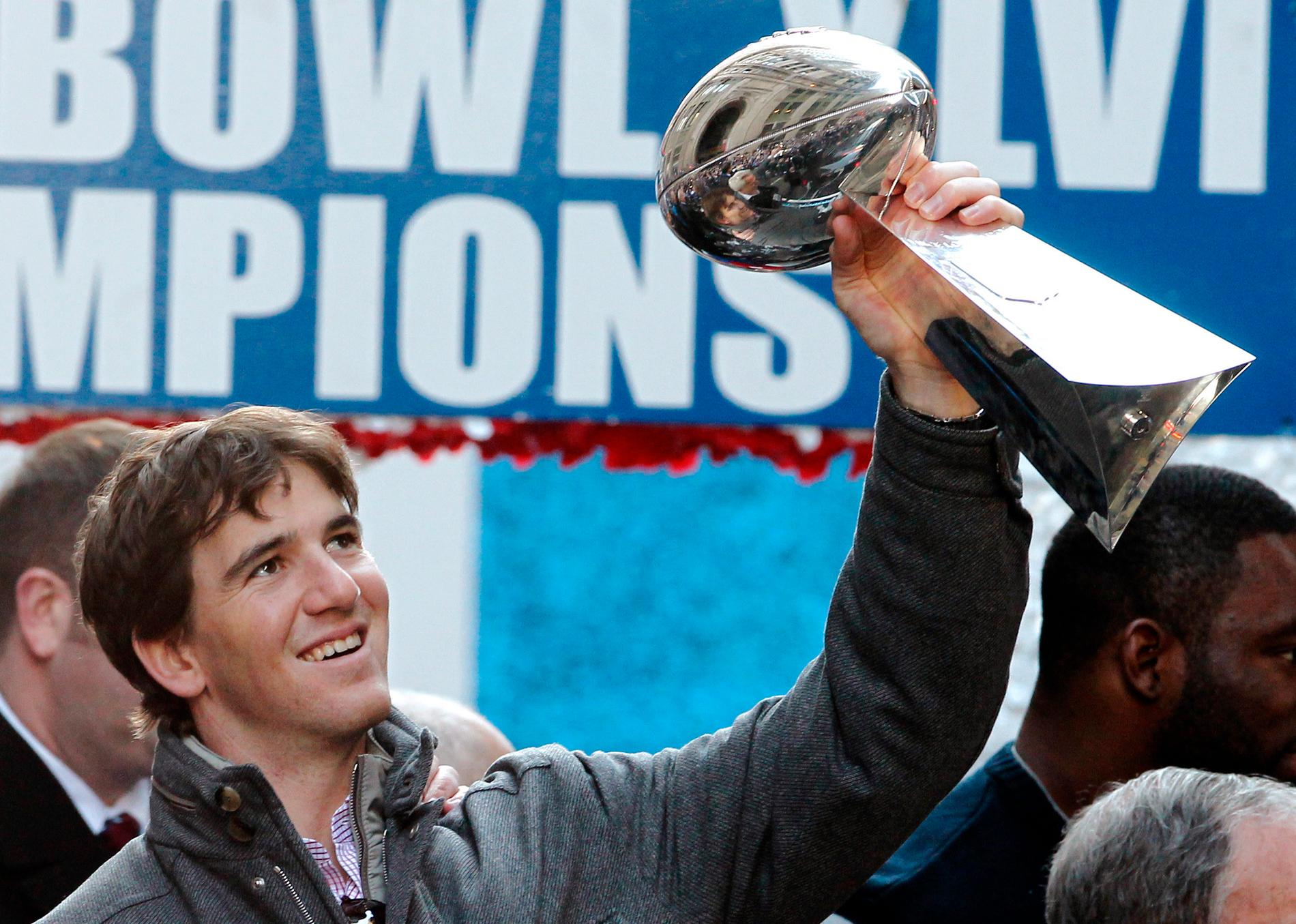 Eli Manning med Super Bowl-bucklan 2012.