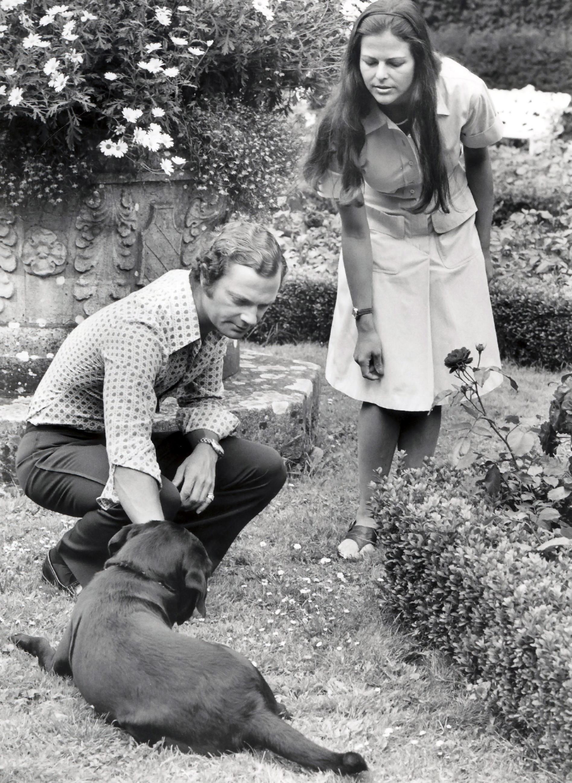 Kungaparet och hunden Charlie på Solliden 1976.