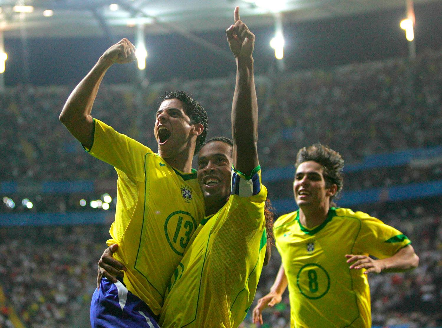När han var på toppen av sin karriär spelade Cicinho i landslaget med Ronaldinho och Kaká.