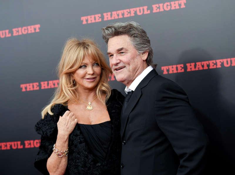 Goldie Hawn och Kurt Russell vid premiären av ”The hateful eight” i Hollywood. Russell ska dela ut pris på Golden Globe-galan, men det har varit mycket velande innan det blev klart. Till sist gav skådespelaren upp sitt motstånd.