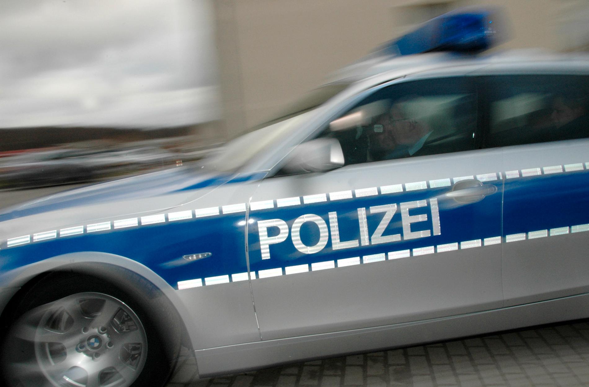 En passagerare har tagit två busschaufförer som gisslan på en buss i södra Tyskland. Arkivbild.