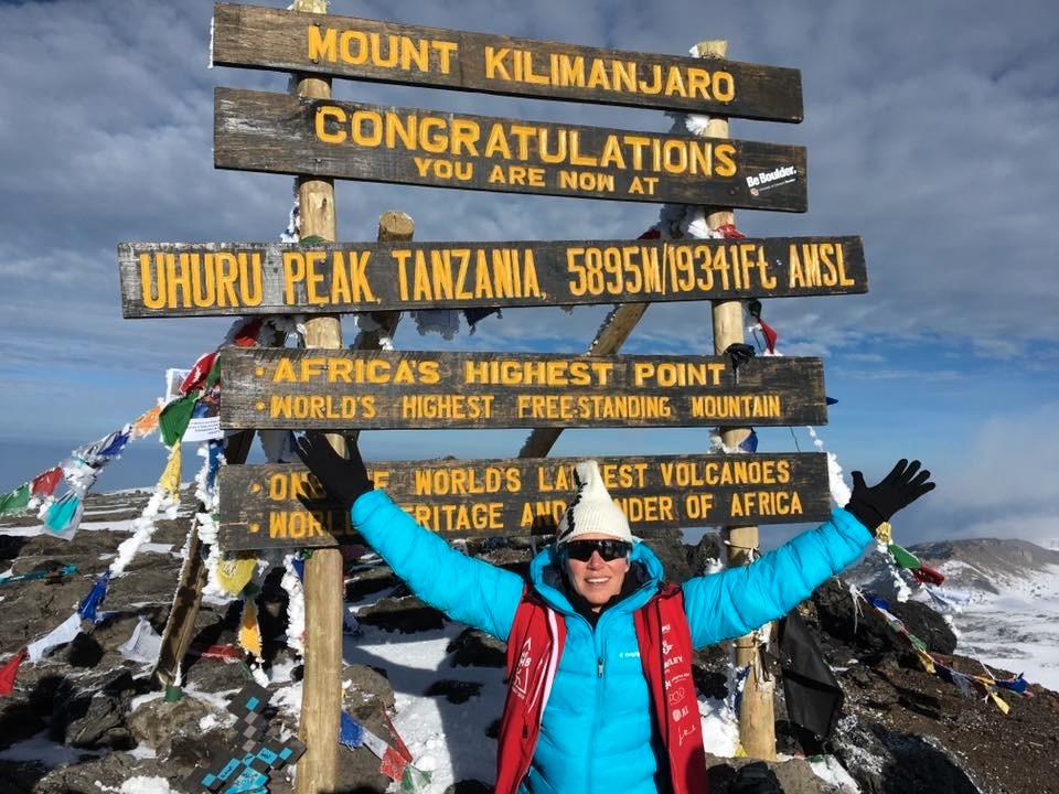 En personlig seger I januari lyckades Malin Schulz, 43, bestiga Kilimanjaro i Tanzania, trots sin sjukdom som gör att hon periodvis tvingats sitta i rullstol.