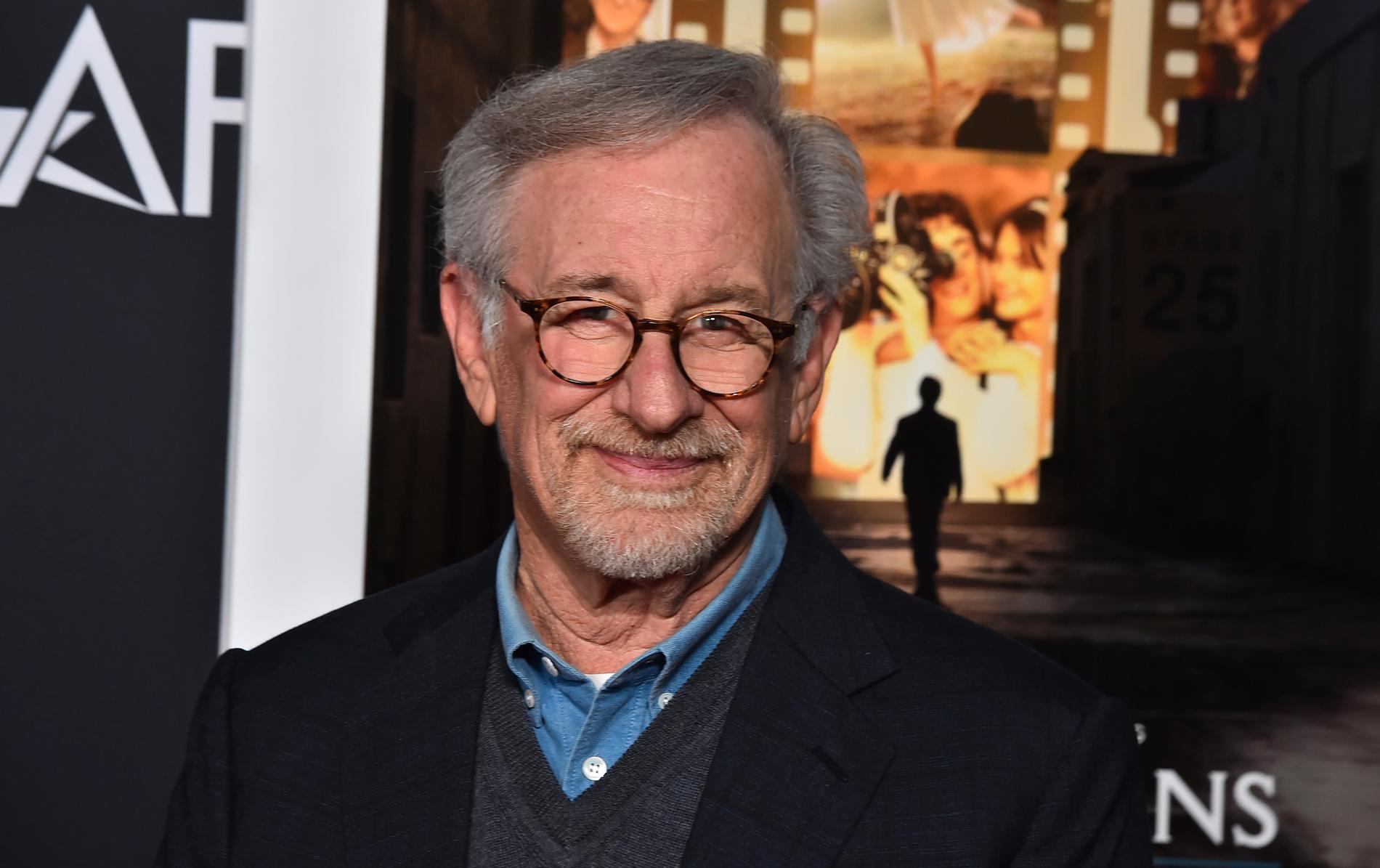 Regiveteranen Steven Spielberg beklagar att hans film "Hajen" gav en så mörk bild av den vita hajen att den blev lovligt byte för sportfiskarna. Arkivbild.
