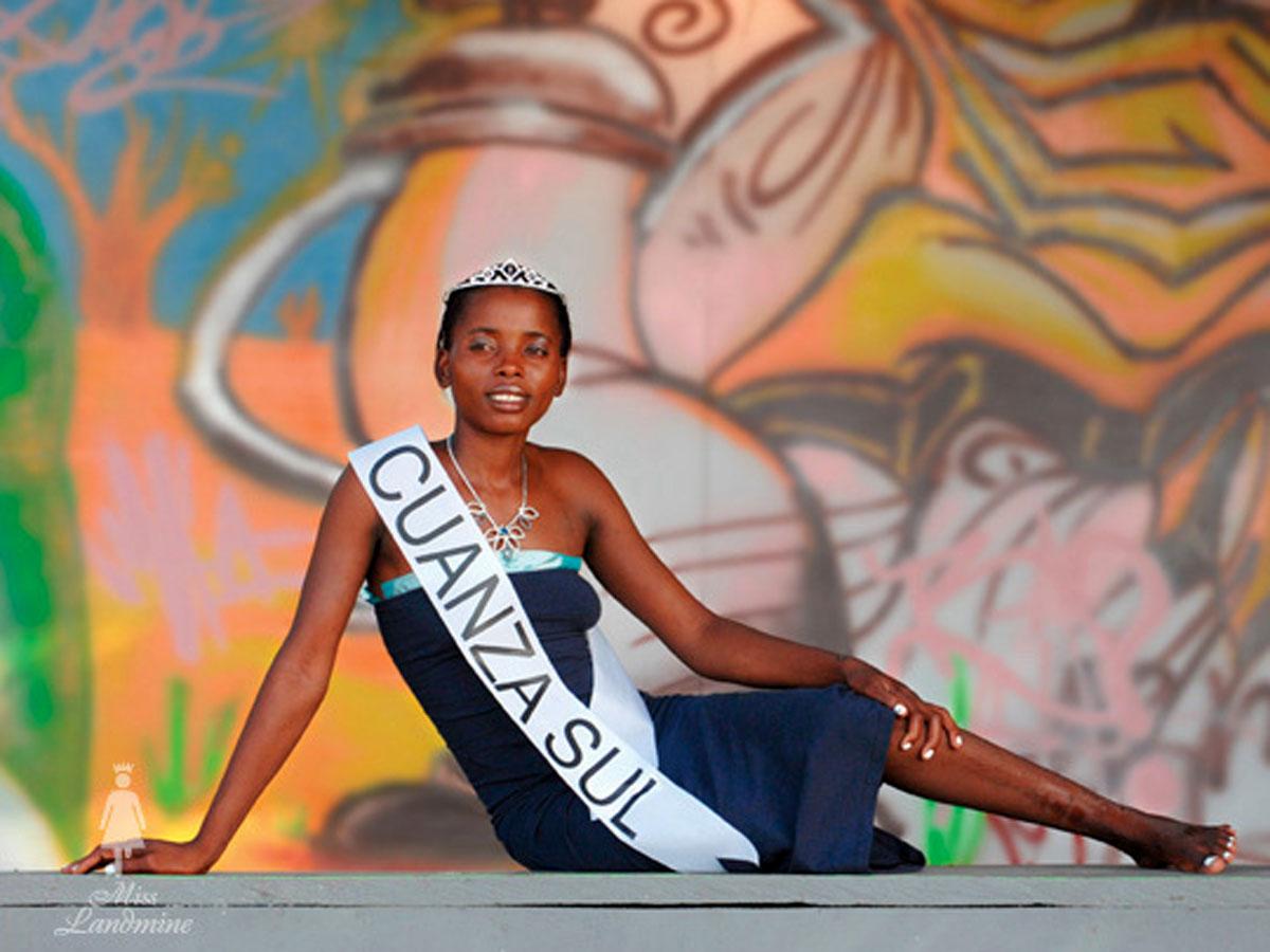 Tävlar i skönhet Maria Restino Manuels ena ben sprängdes bort 1998. Nu tävlar hon i Miss Landmine där första pris är en ny protes.