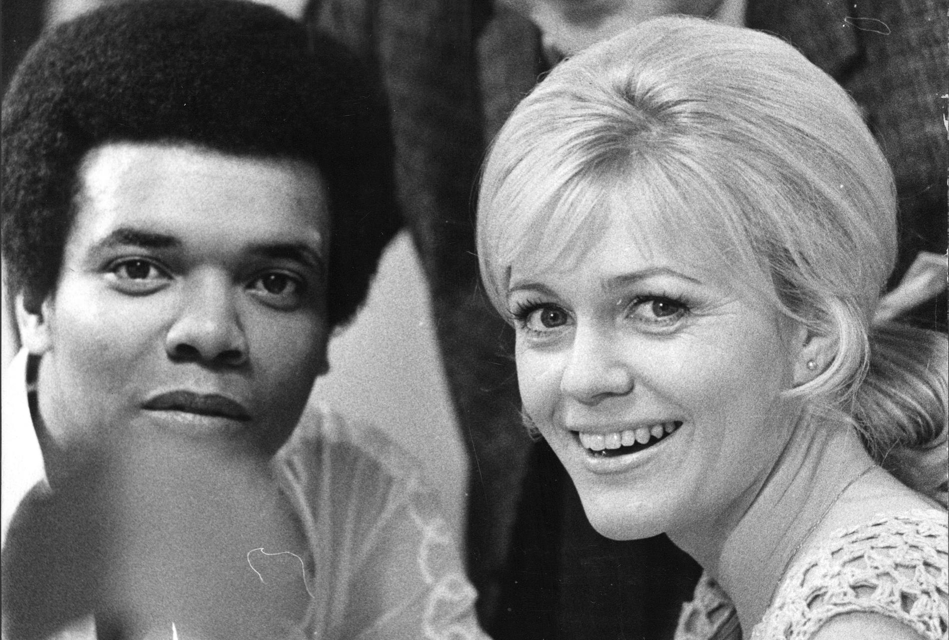 Johnny Nash och Christina Schollin 1970. De spelade i Gunnar Höglunds film "Vill så gärna tro" från 1971.
