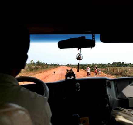 Utanför Kambodjas skumpiga vägar ligger det kvar en hel del minor efter kriget - så håll er till vägarna!