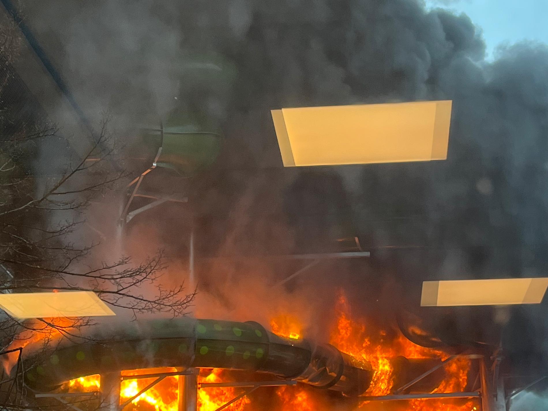 Anders, 53, såg branden från fönstret på sin arbetsplats. 