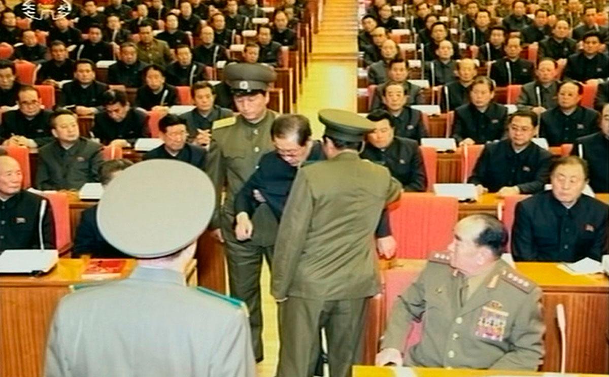 Jang Song-Thaek Hör förs Kim Jong-Uns ingifta farbror bort, anklagad för att bland annat ha lett en ”kontrarevolutionär revolution”.