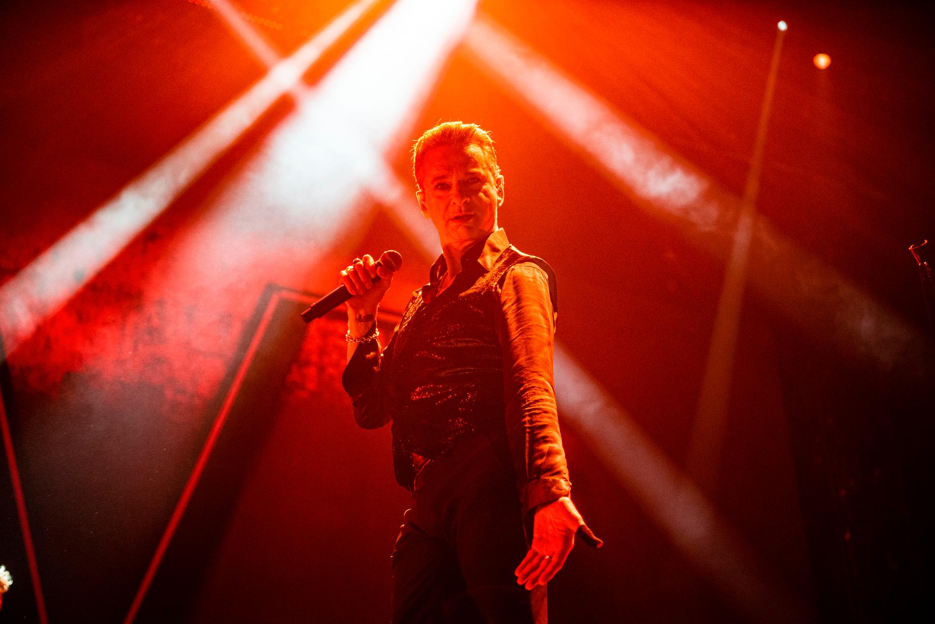  Depeche Mode uppträder på Friends arena under Memento Mori World Tour 2023.