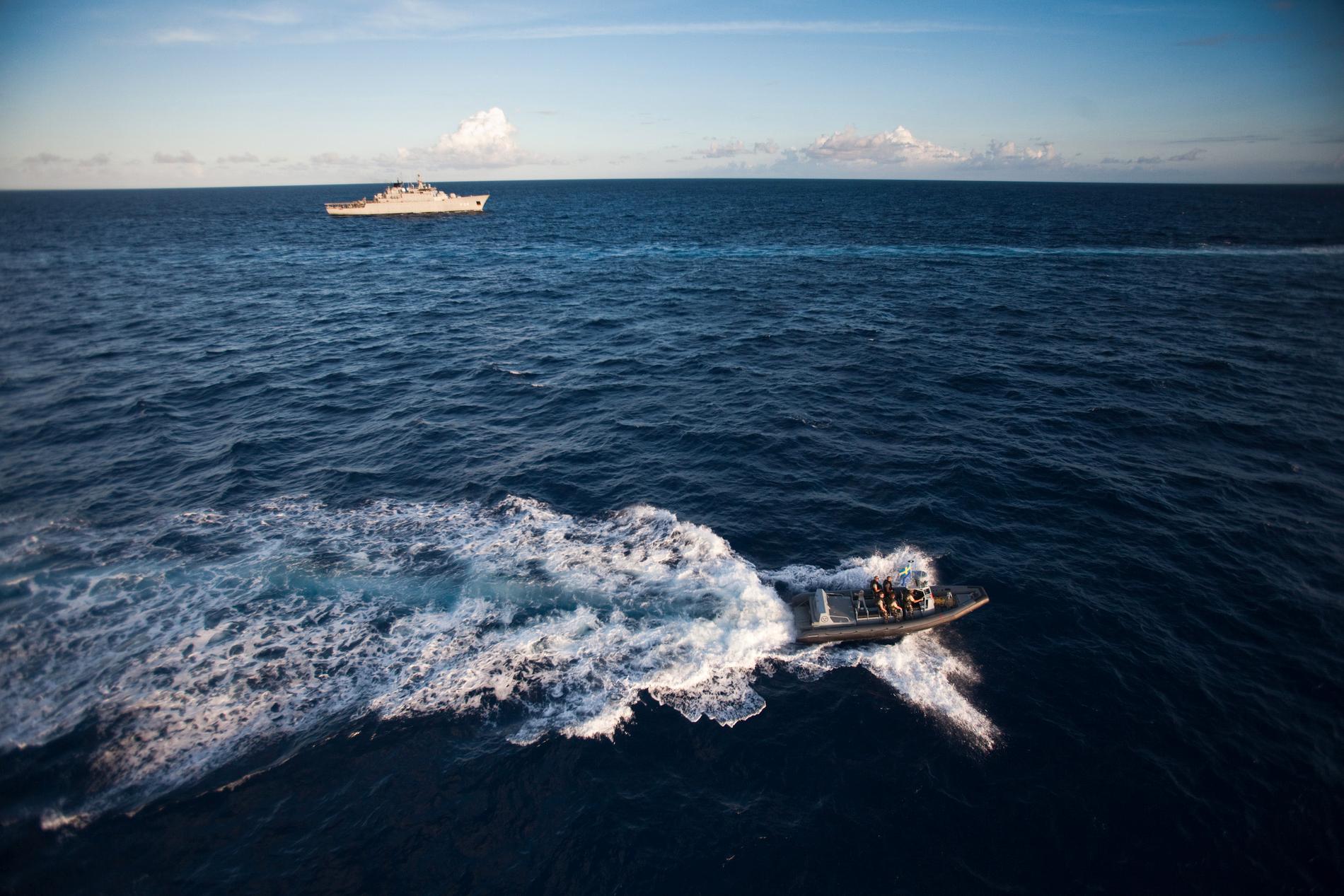 Antalet attacker mot fartyg, och kidnappningar utanför Somalias kust, har minskat kraftigt sedan bland annat internationella styrkor, som HMS Carlskrona, patrullerat havet. Många hålls fortfarande som gisslan, en iransk fiskare har precis släppts på grund av sjukdom efter fyra års fångenskap. Arkivbild.