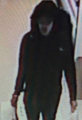 Övervakningsbilder av vad som tros vara Salman Abedi i ett köpcentrum, samma dag som terrorattacken.