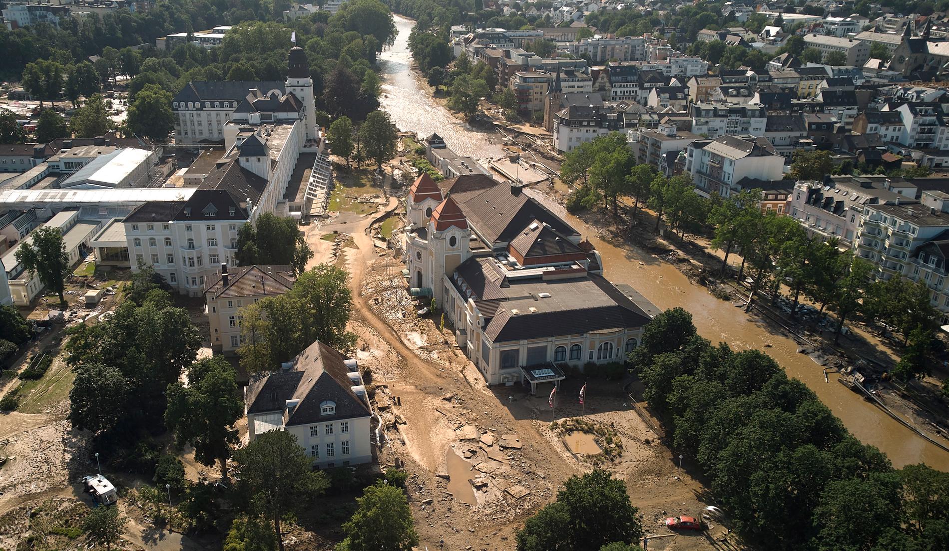Förödelse längs floden Ahr i staden Bad Neuenahr-Ahrweiler. Nya skyfall väntas nu dra in. Arkivbild