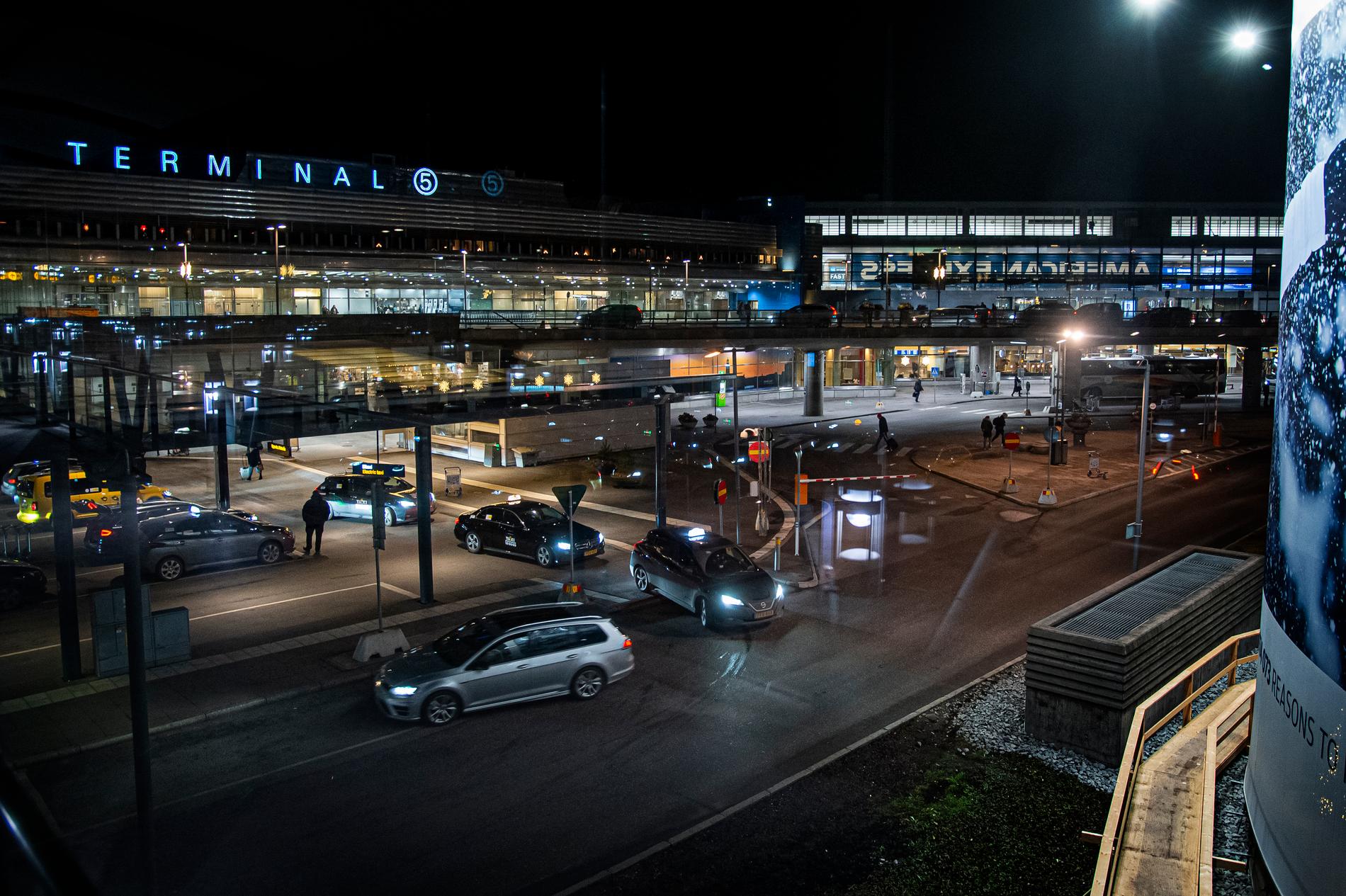 Arkivbilder utanför Terminal 5 på Arlanda. 